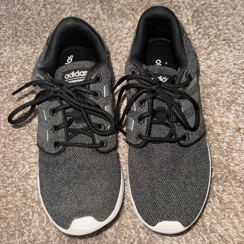 Adidas cloudfoam size 7 women’s sneakers